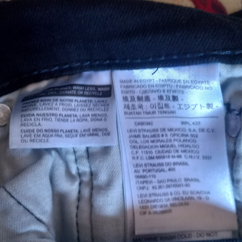 Levis - Picture 3 of 4